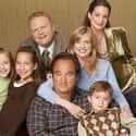 James Belushi, Courtney Thorne-Smith, Larry Joe Campbell   According to Jim is an American sitcom television series starring Jim Belushi in the title role as a suburban father of three children.