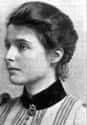 Beatrice Webb on Random Famous People Buried at Westminster Abbey