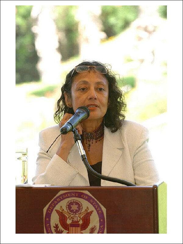 Famous authors today and their books picture