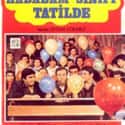 Kemal Sunal, Şener Şen, Münir Özkul   Hababam Sınıfı Tatilde is a 1977 Turkish comedy film, directed by Ertem Eğilmez based on a novel by Rıfat Ilgaz, starring Kemal Sunal as a highschool student in a private school which is joined...