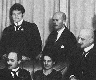 Celebrities Born in 1921 | List of Famous Men & Women Born in 1921