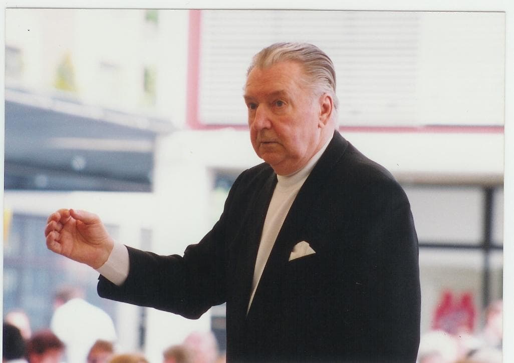 Celebrities Born in 1921 | List of Famous Men & Women Born in 1921