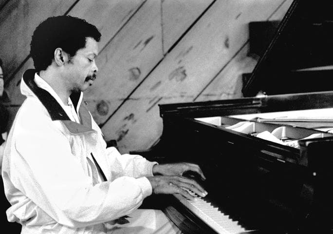 Celebrities Born in 1941 | List of Famous Men &amp; Women Born in 1941