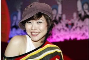 List of 25+ Famous Female Backing Vocalists