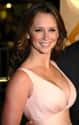 age 40   Jennifer Love Hewitt is an American actress, producer, author, television director and singer-songwriter.