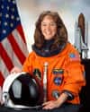 Lisa Nowak on Random Hottest Lady Astronauts In NASA History