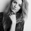 age 34   Annabelle Wallis is an English actress, best known for her role as Jane Seymour in Showtime's period drama The Tudors, Bridget in ABC's drama Pan Am, Grace Burgess in the BBC's drama Peaky...