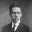Dec. at 77 (1885-1962)   Niels Henrik David Bohr was a Danish physicist who made foundational contributions to understanding atomic structure and quantum theory, for which he received the Nobel Prize in Physics in 1922....