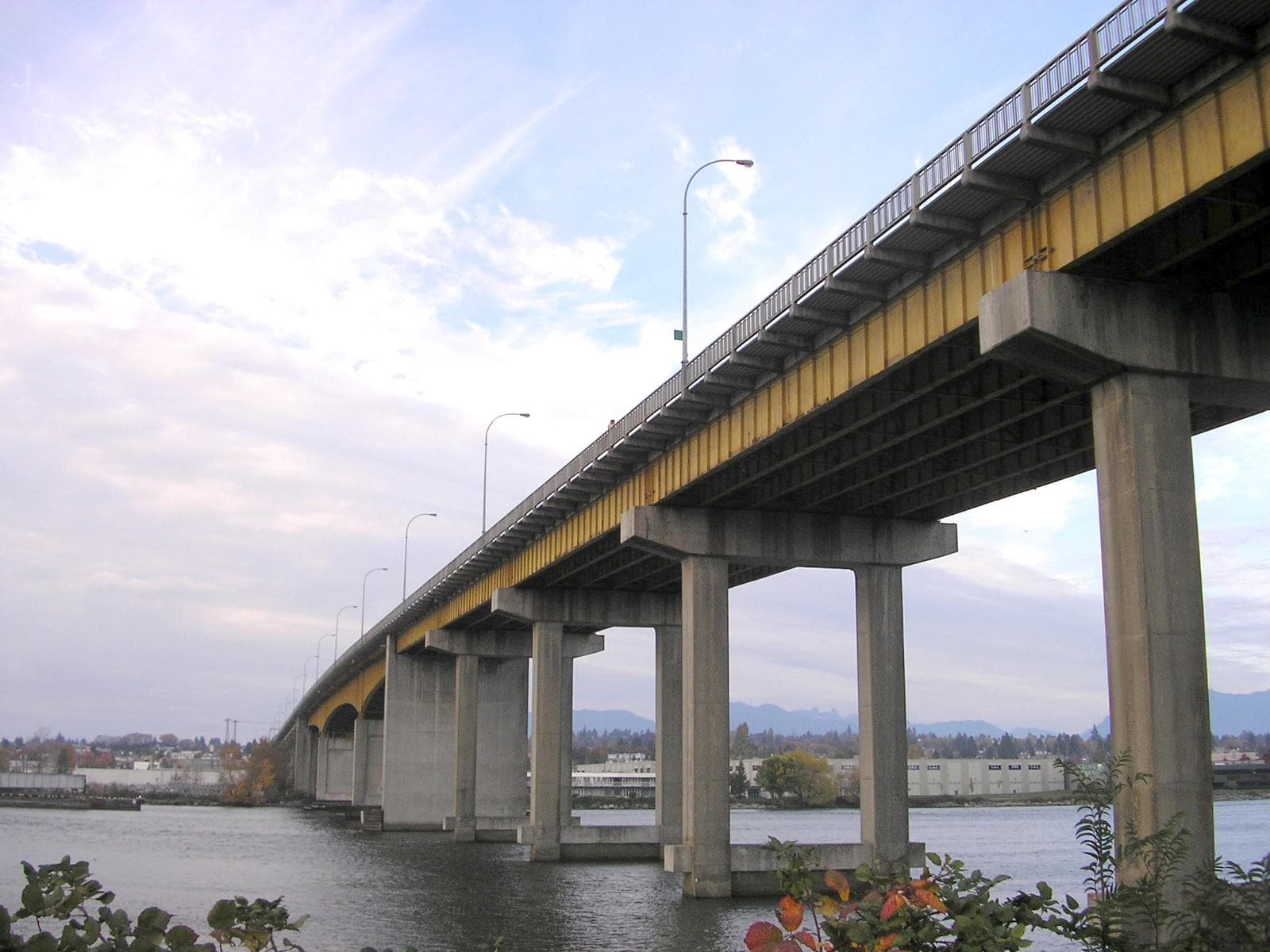 Bridges In Canada List Of Famous Canadian Bridges   Oak Street Bridge Bridge Roads Photo 1