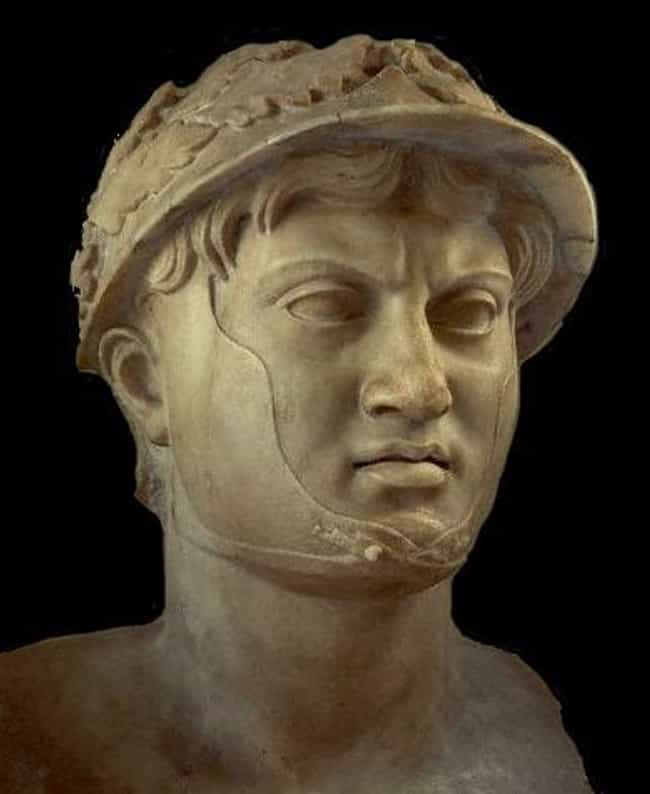 Pyrrhus Of Epirus: Killed By An Old Woman With A Roof Tile