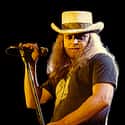 Dec. at 29 (1948-1977)   Ronald Wayne "Ronnie" Van Zant was an American lead vocalist, primary lyricist, and a founding member of the Southern rock band Lynyrd Skynyrd.