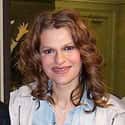 age 63   Sandra Bernhard is an American comedian, singer, actress and author.
