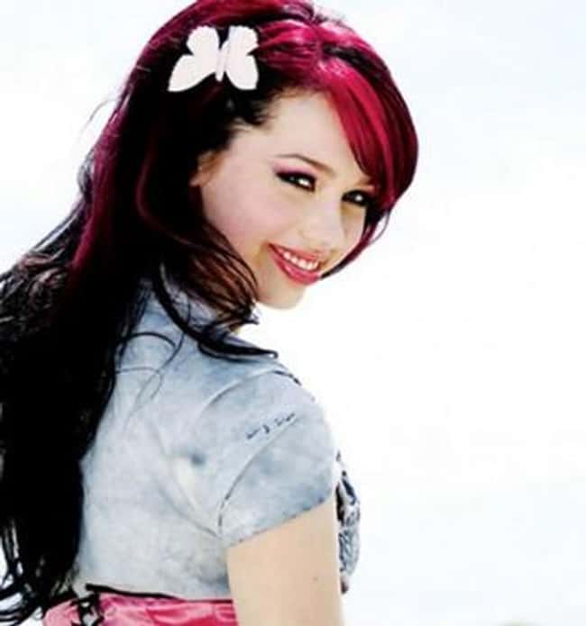 [Image: skye-sweetnam-recording-artists-and-grou...crop=faces]