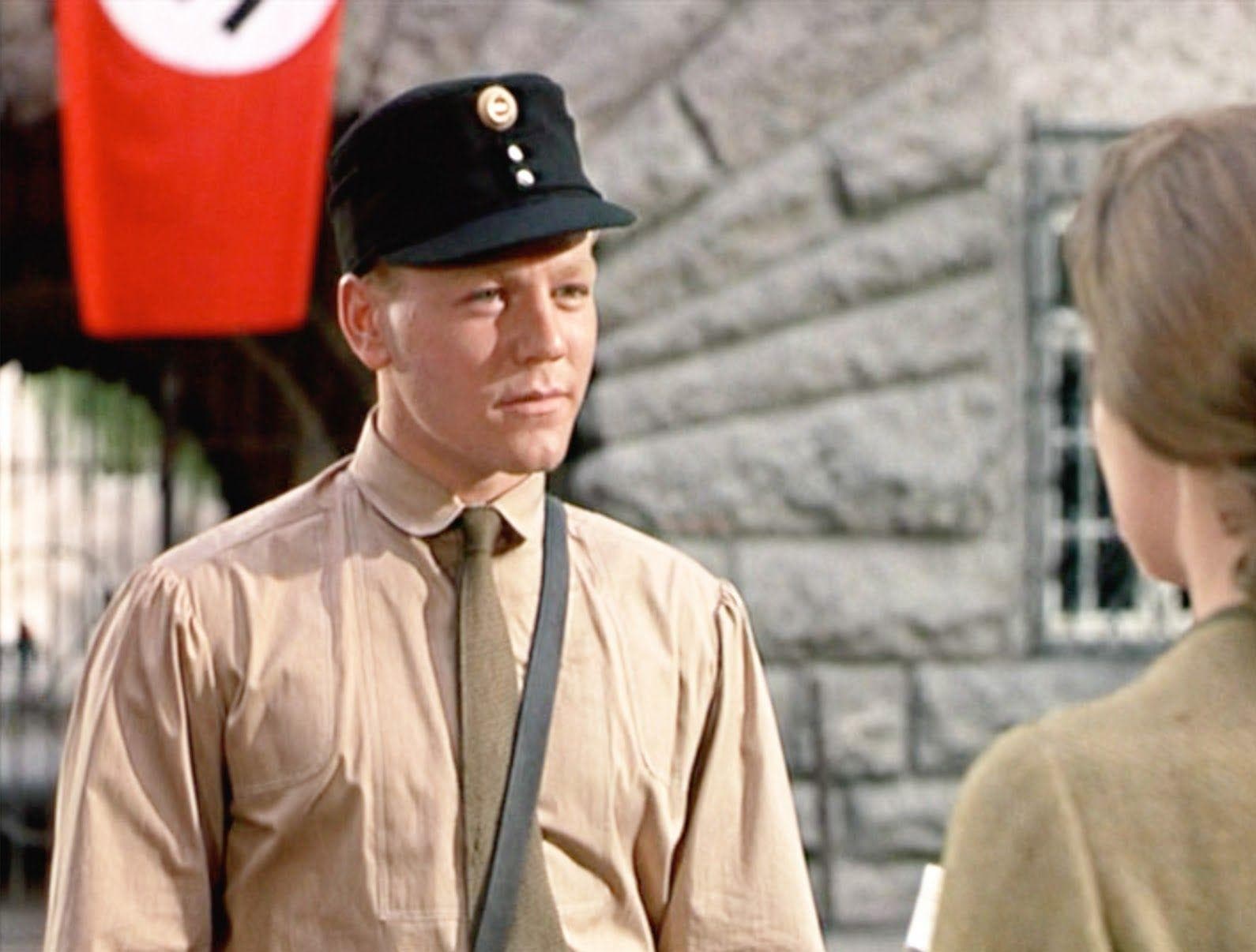 12 Beloved Family Movies That Are ChockFull Of Tragedy