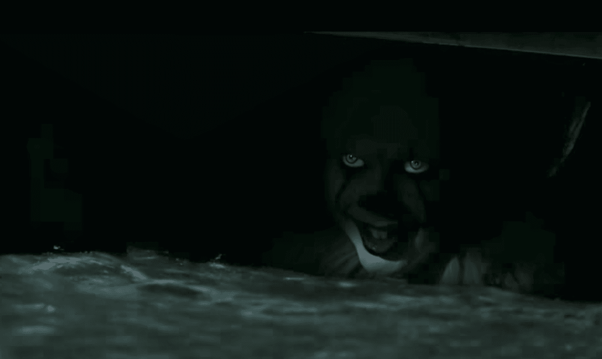 Пеннивайз джорджи оно2 паук. Оно 2017 пеннивайз и джорджи. Оно пеннивайз 2017 пасть. Клоун пеннивайз 2017 кадры. Клоун пеннивайз 2017 зубы.