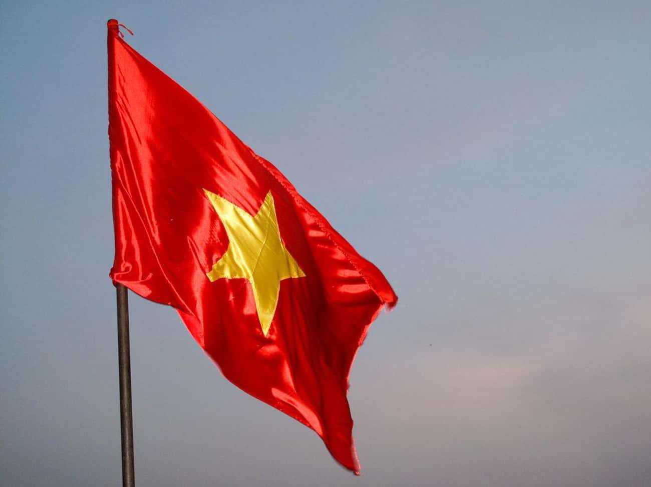 флаг вьетнама и россии