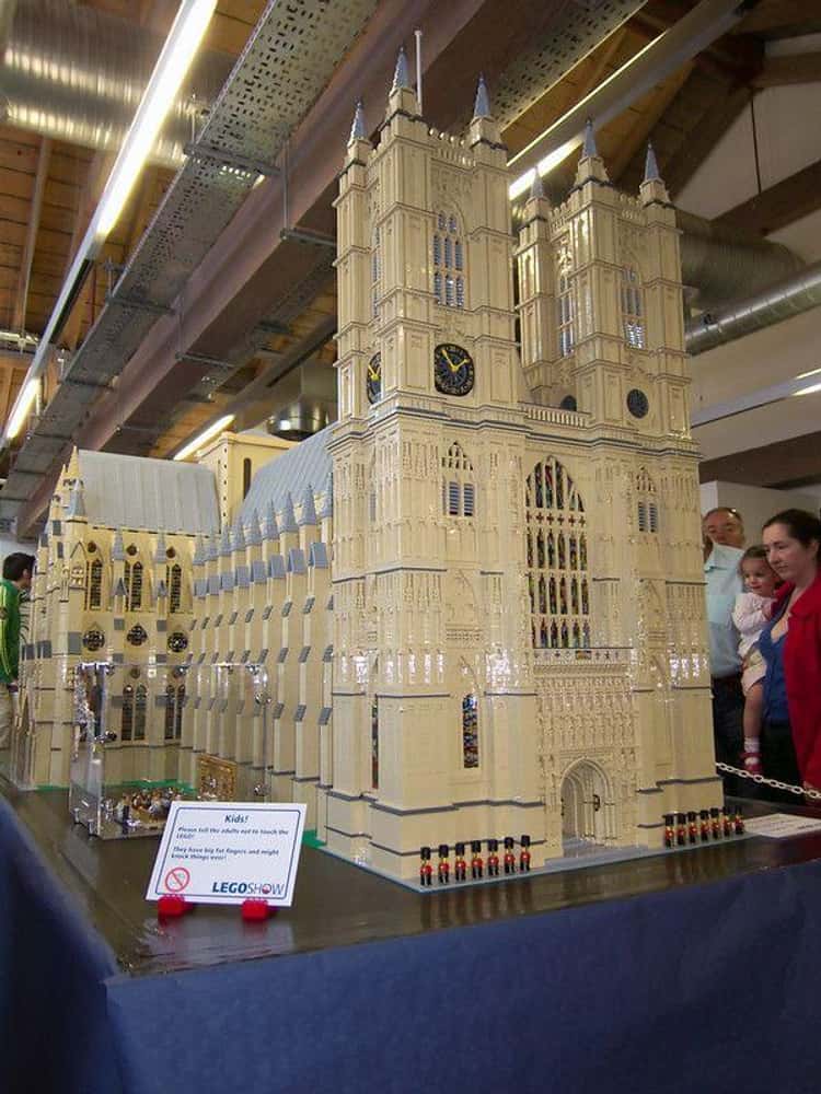 22 Amazing LEGO Versions of Famous Monuments