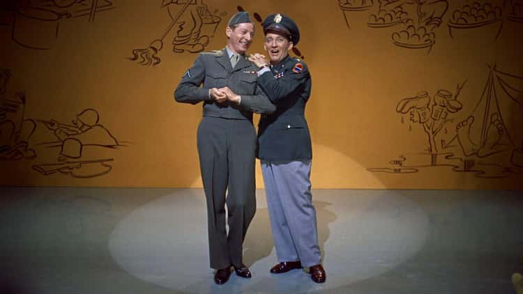 Two Entertainers Put On A Show To Help Their Former General In 'White Christmas'  