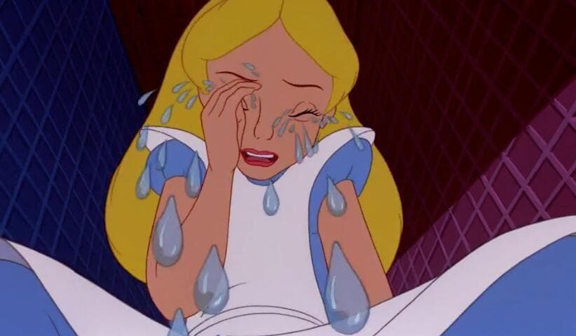 Алиса помощник. Алиса я тону. Алиса ты можешь мне помочь. День алисы на море дисней. Привет алиса голосовой помощник.