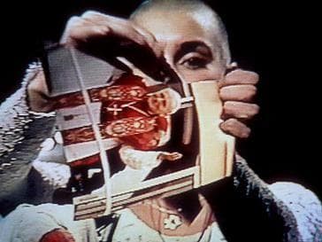 Sinead O'Connor Ripped Up A Picture Of The Pope In Protest On 'SNL'