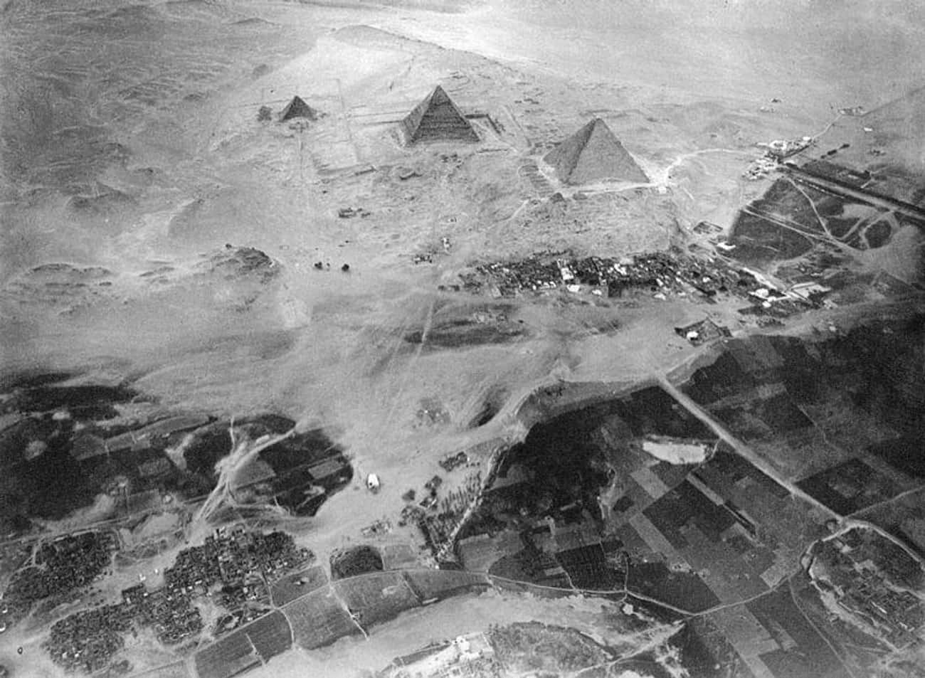 1904: Aerial Picture Of The Pyramids By Eduard Spelterini