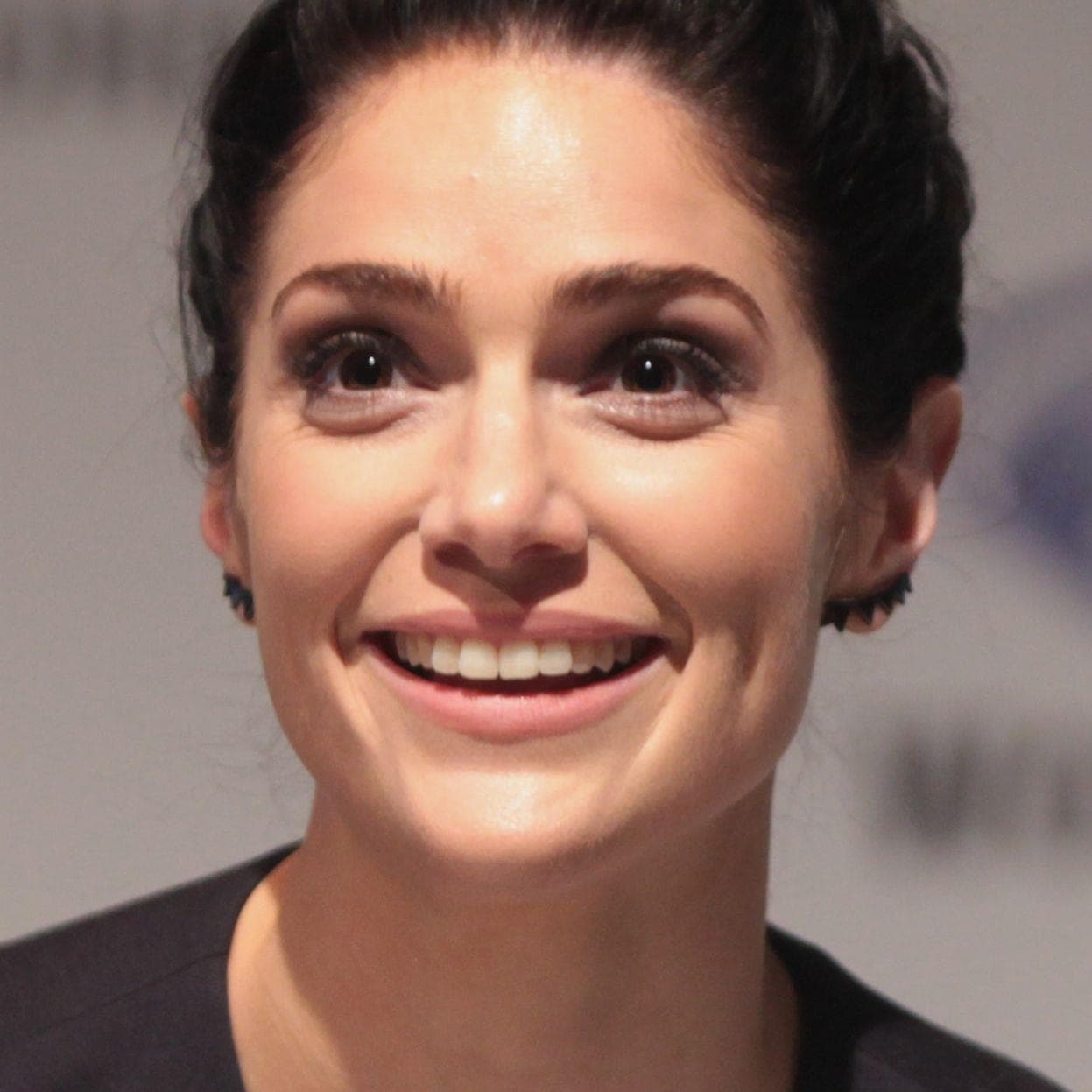 Who Has Jeremy Renner Dated His Dating History With Photos