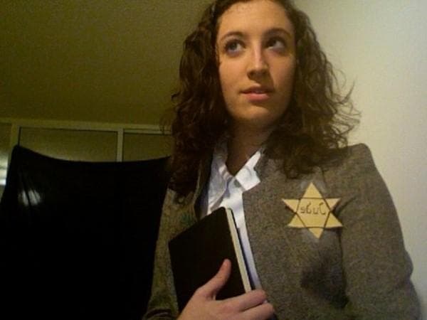 anne-frank-people-in-tv-photo-u5