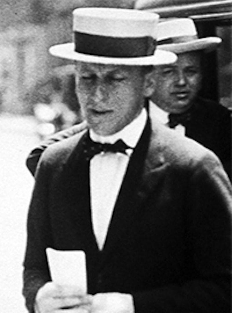9 Bizarre Stories About Famous Gangsters 9 Bizarre Stories About Famous Gangsters