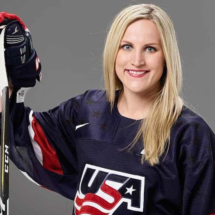 Top 10 Hottest Female Ice-Hockey Players