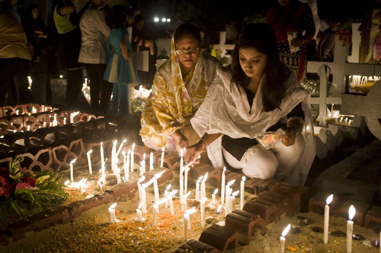 Bangladeshi Christians Go to Graveyards and Pray to Deceased Relatives