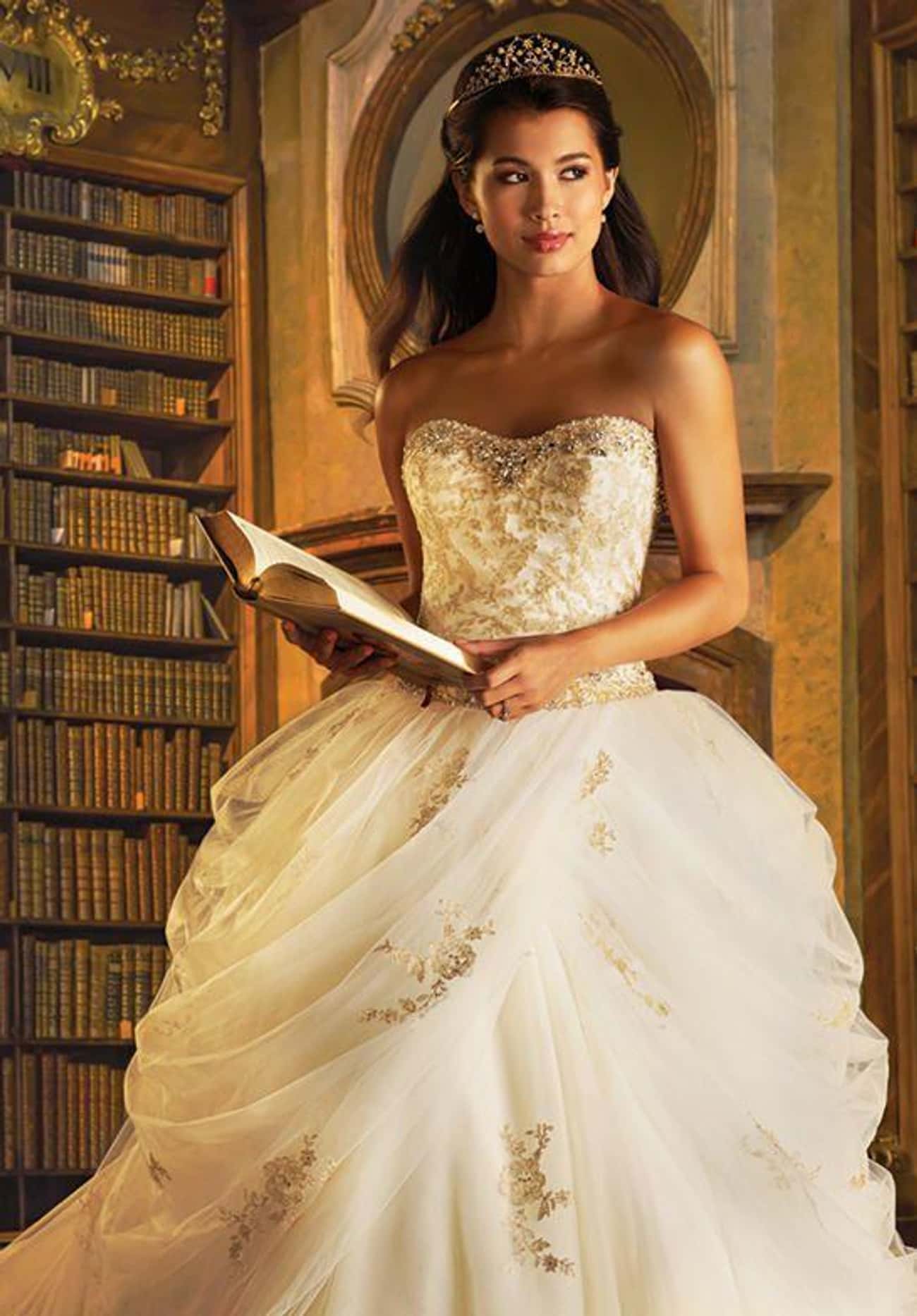 Красивые принцессы. Свадебное платье Бэлль Дисней. Принцессы Диснея в свадебных платьях. Белль в свадебном платье Дисней. Свадебное платье в стиле принцессы Белль.