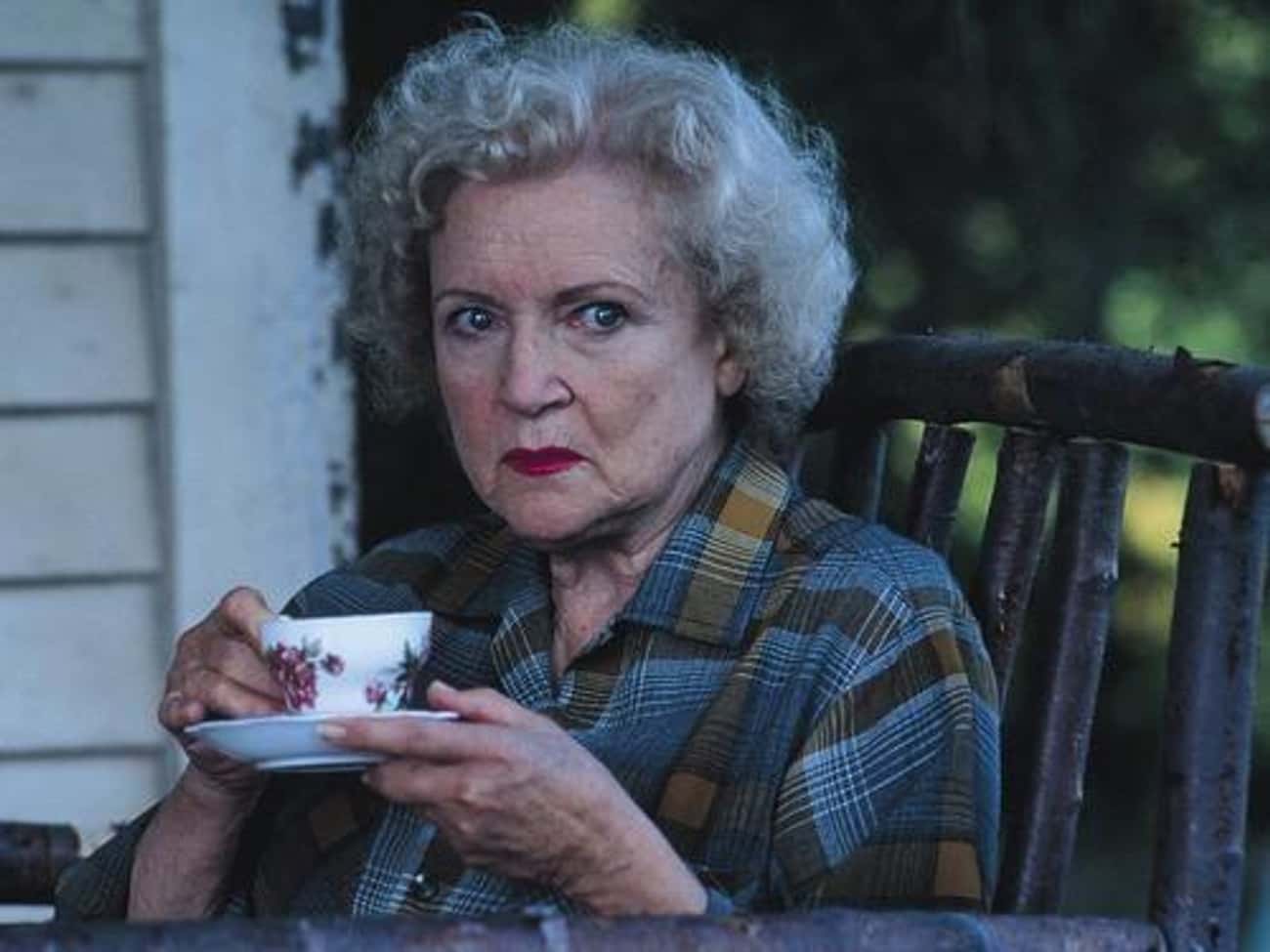 Betty White Showed A Different Side Of Her Talents As A Woman Who Allows A Crocodile To Keep Eating Innocent People In 'Lake Placid'