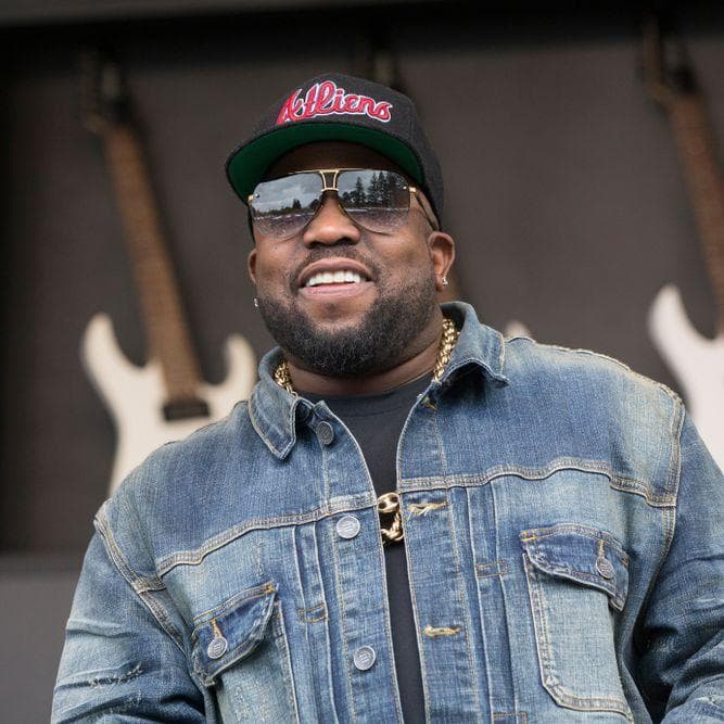 Male Celebrities Who Are 5’6" Tall