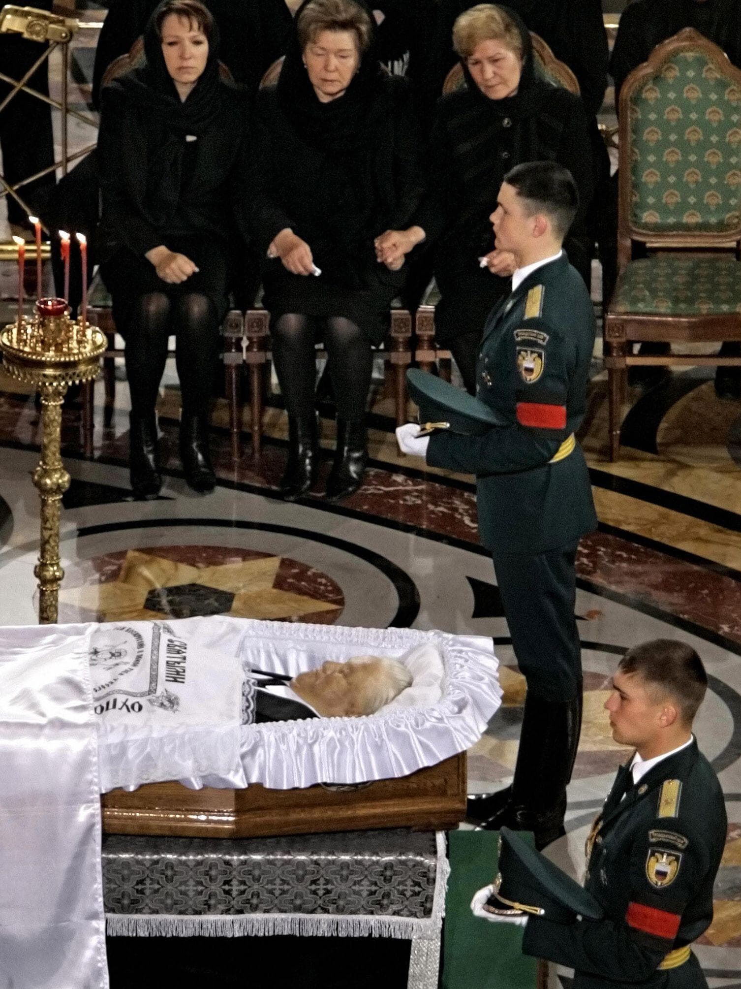 Photos of famous dead bodies celebrity open casket funerals page 4 