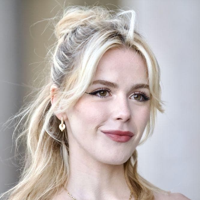 33 Celebrities Who Turned 21 In 2020 & Famous People Born In 1999