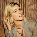 Cassadee Pope on Random Best Country Singers From Florida