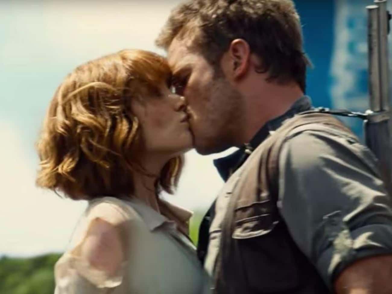 Hundreds Of Crew Members Cheered After Chris Pratt And Bryce Dallas Howard's Characters From 'Jurassic World' Finally Got To Kiss 