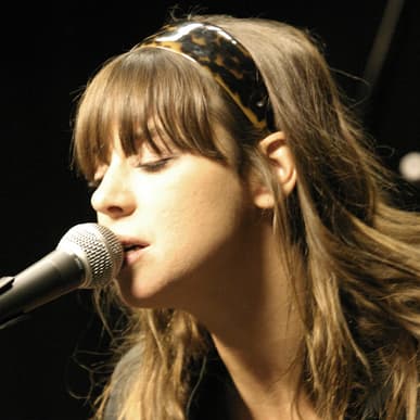 30+ Singers Who Are Aquarius