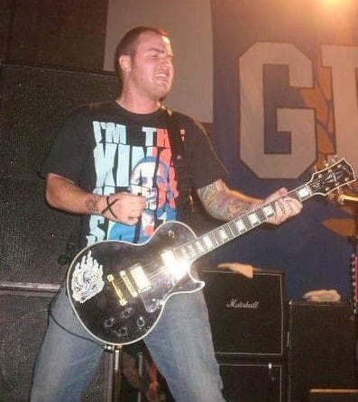 Straight Edge Celebrities Famous People Who Don't Drink or Smoke