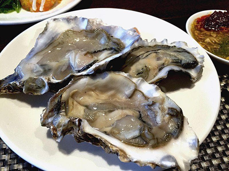 Raw Oysters Are Still Alive When You Eat Them 