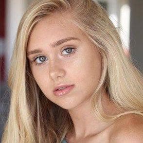 Random Famous Sagittarius Female Celebrities | Best Random Tools