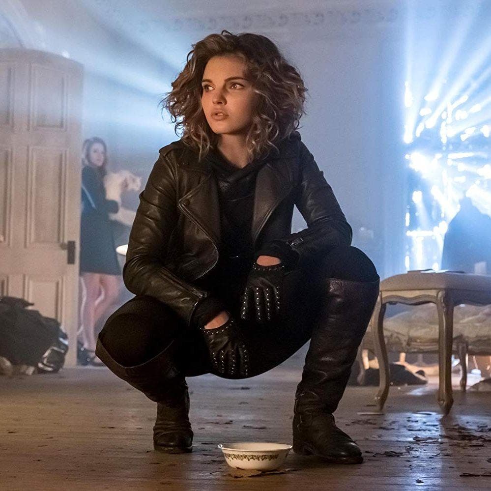 33 Celebrities Who Turned 21 In 2020 & Famous People Born In 1999