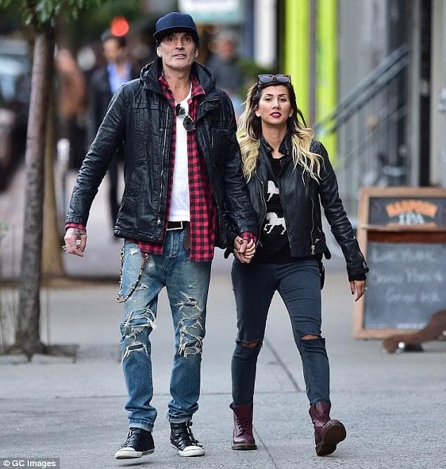 tommy lee que data sofia toufa engaged