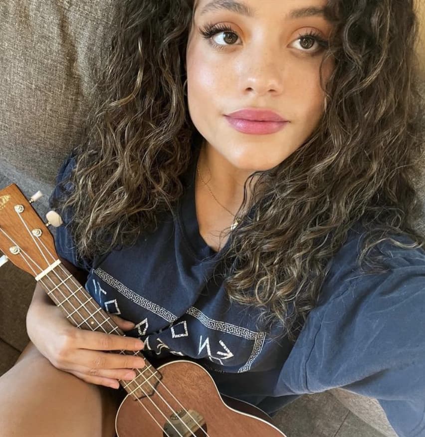 The 25+ Most Attractive Brunette Actresses In Their 20s