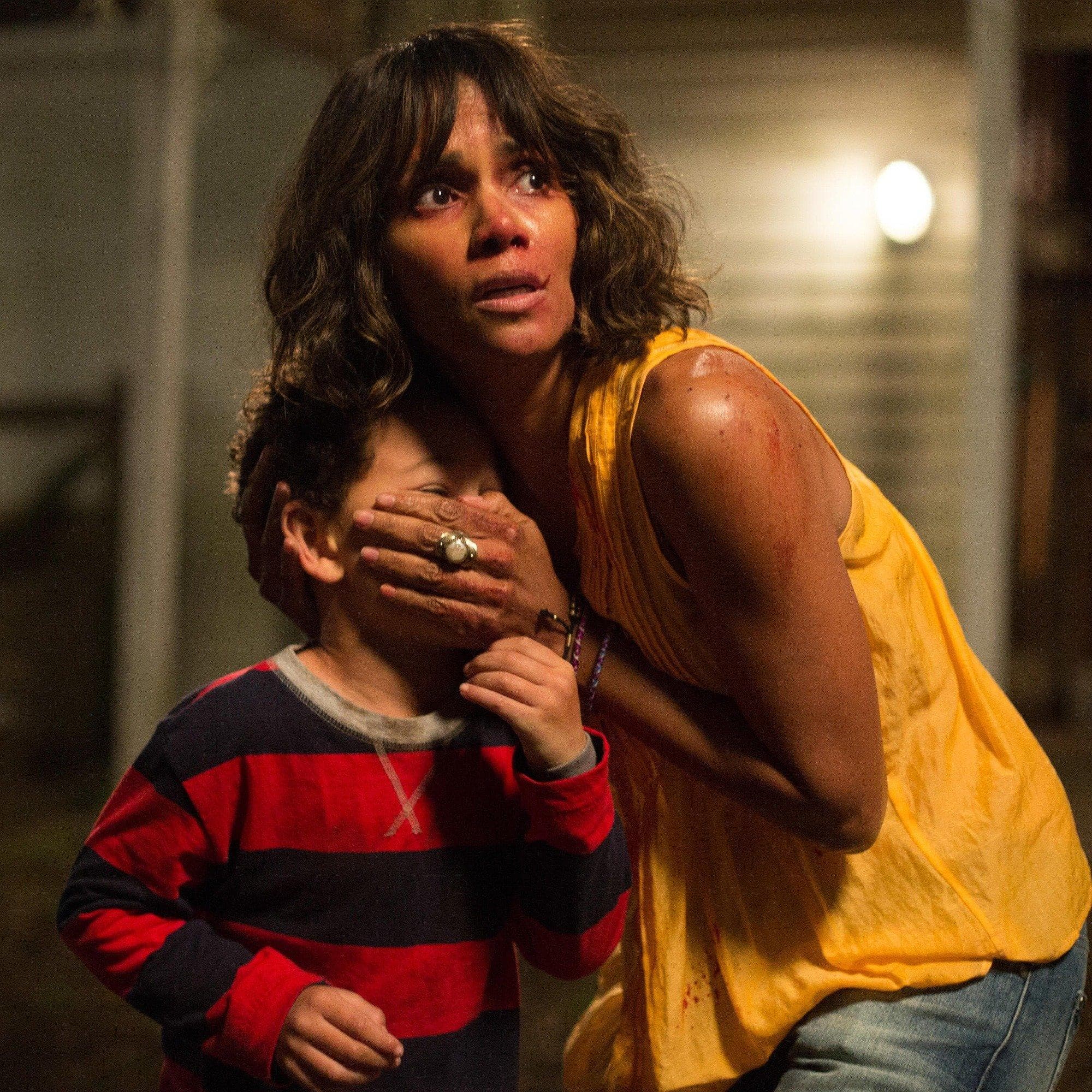 Человек ворует. Украденная быть матерью. Украденная быть матерью. Украденная быть матерью. Миссис смит и ребенок.