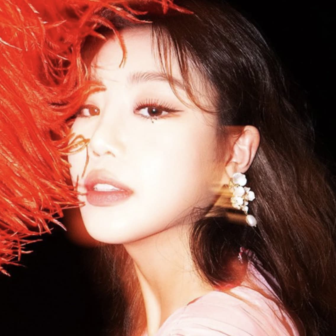 25-female-kpop-idols-born-in-1998