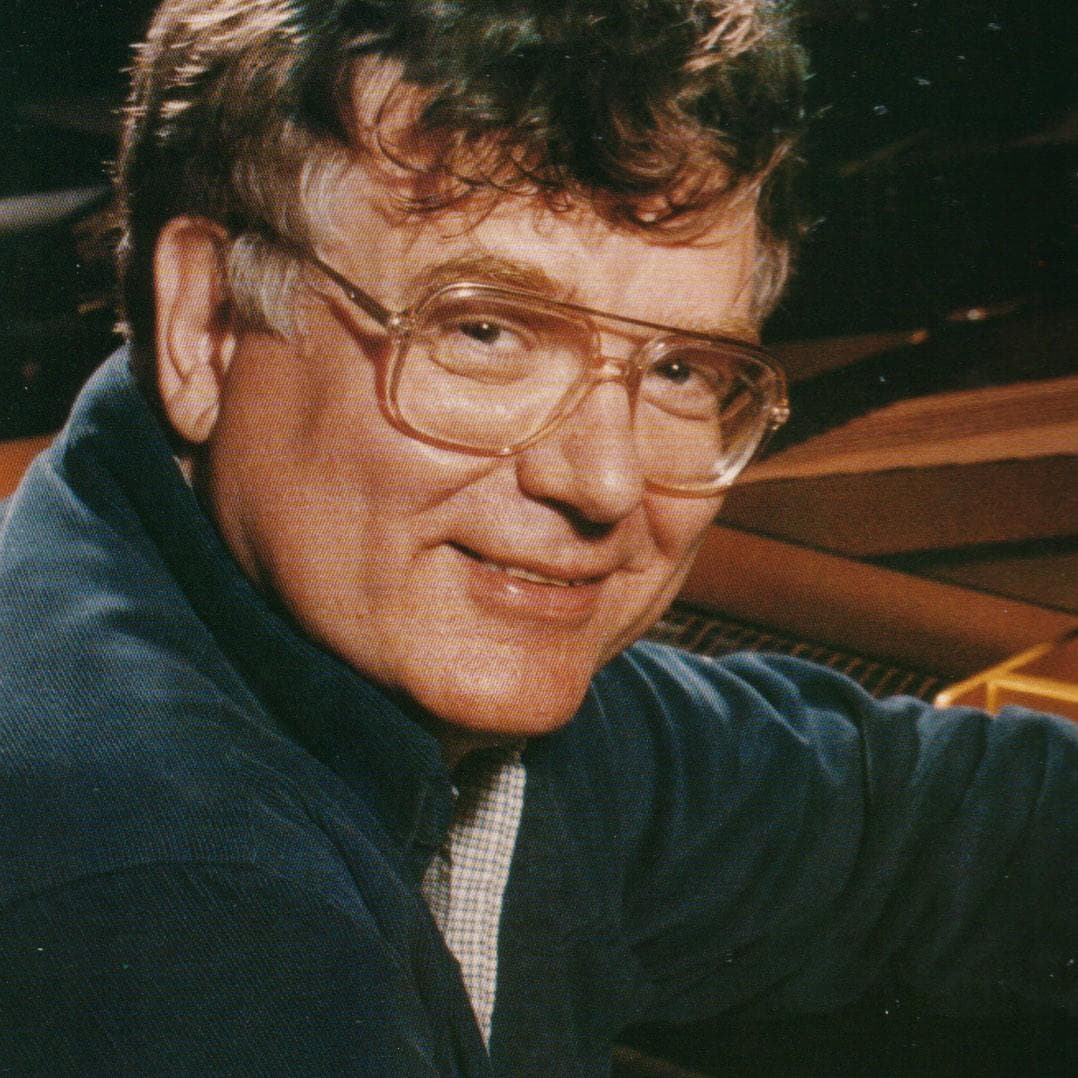 Celebrities Born in 1927 | List of Famous Men & Women Born in 1927