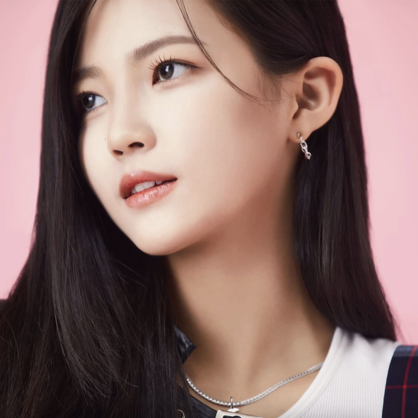 Со щин-э биография. Совон айдол юнис. Группа lapillus участницы. Ли йон. Черен итзи селфи 2023.