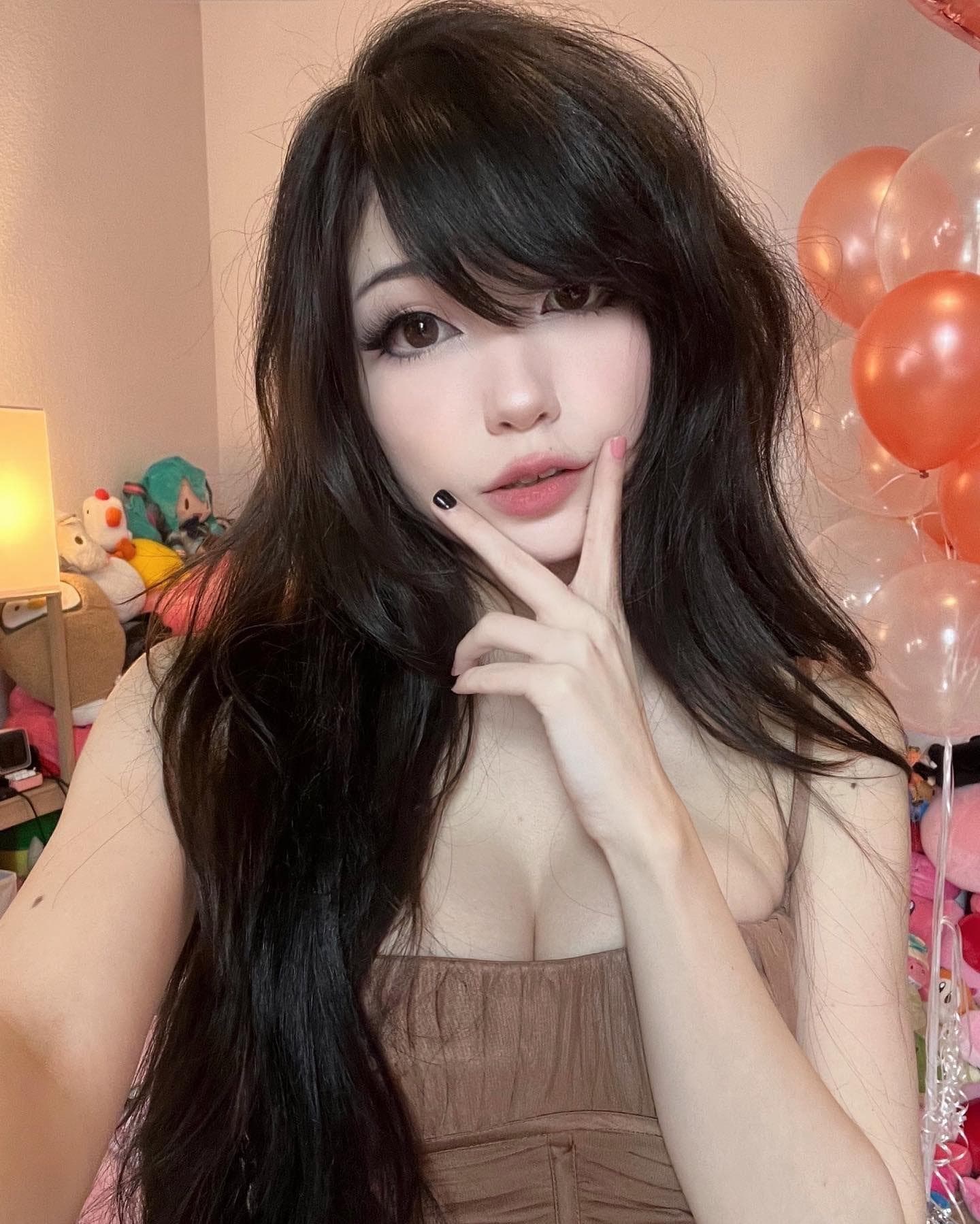 The 30+ Hottest Female Gaming Twitch Streamers (With Photos)