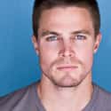 age 37   Stephen Amell is a Canadian actor who portrays Oliver Queen / Arrow in the television series Arrow.